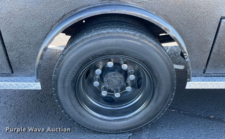 image for item ID9561 2004 International 4300  utility / service truck