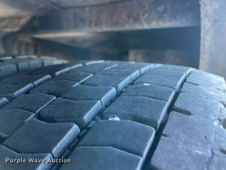 image for item ID9561 2004 International 4300  utility / service truck