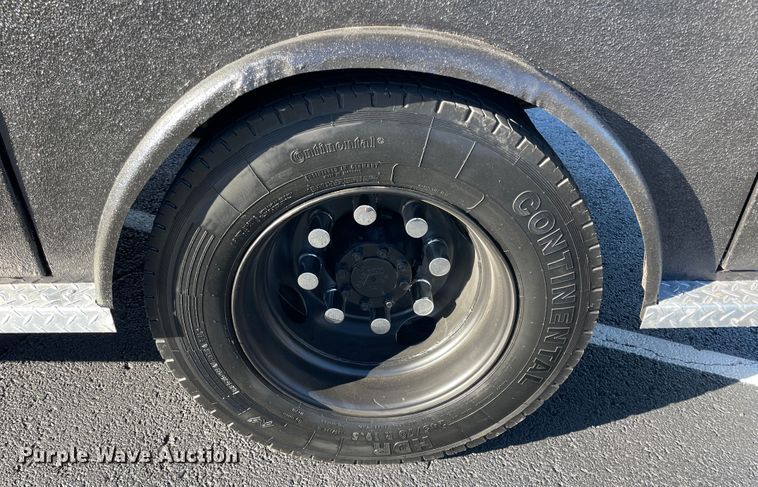 image for item ID9561 2004 International 4300  utility / service truck