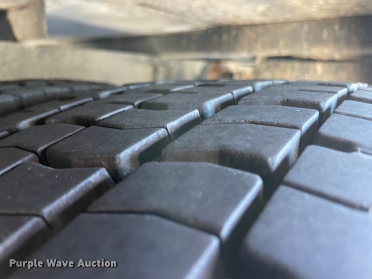 image for item ID9561 2004 International 4300  utility / service truck