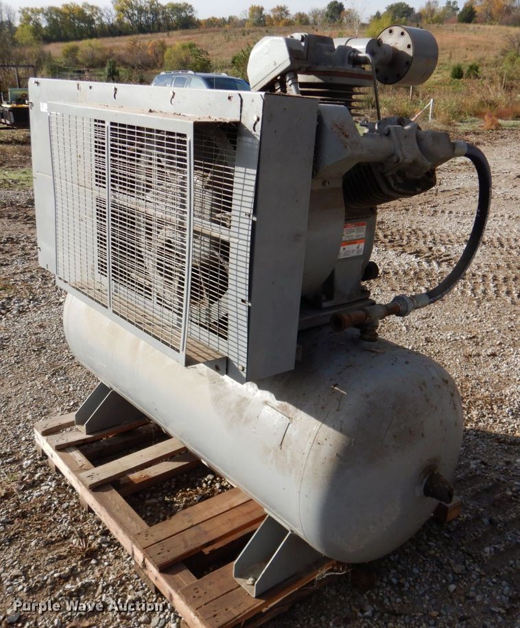 image for item IH9046 1992 Ingersoll Rand T30  air compressor