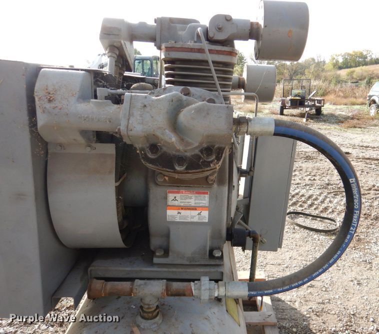 image for item IH9046 1992 Ingersoll Rand T30  air compressor