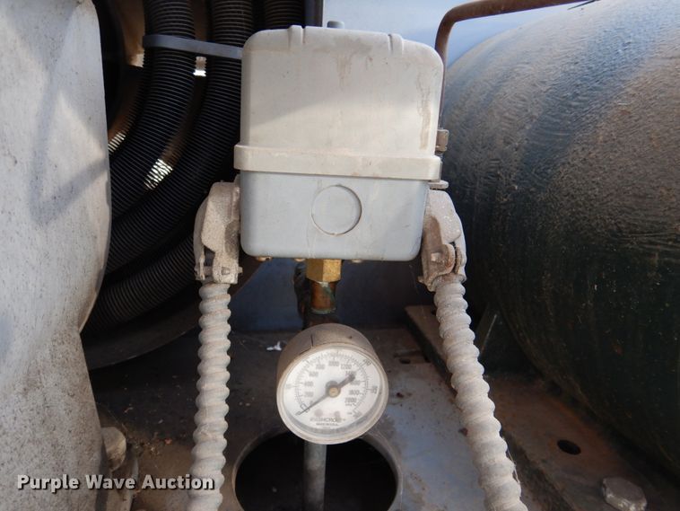 image for item IH9046 1992 Ingersoll Rand T30  air compressor