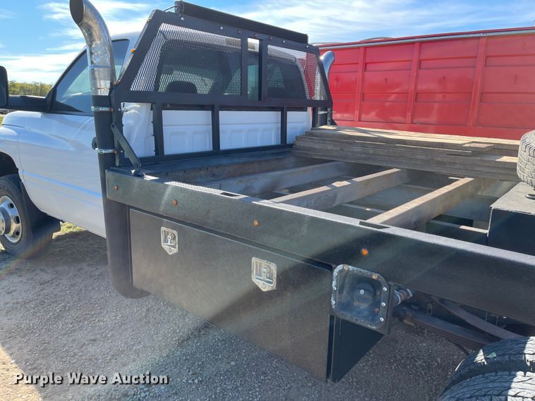 image for item IK9585 2002 Dodge Ram 3500  flatbed pickup truck