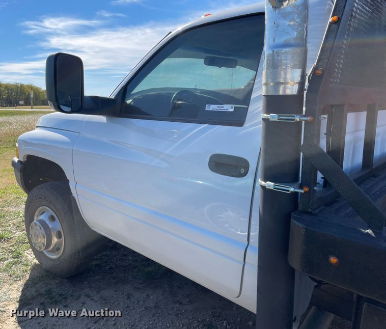image for item IK9585 2002 Dodge Ram 3500  flatbed pickup truck