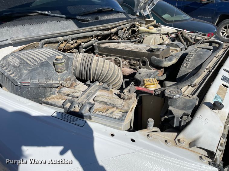 image for item IK9585 2002 Dodge Ram 3500  flatbed pickup truck