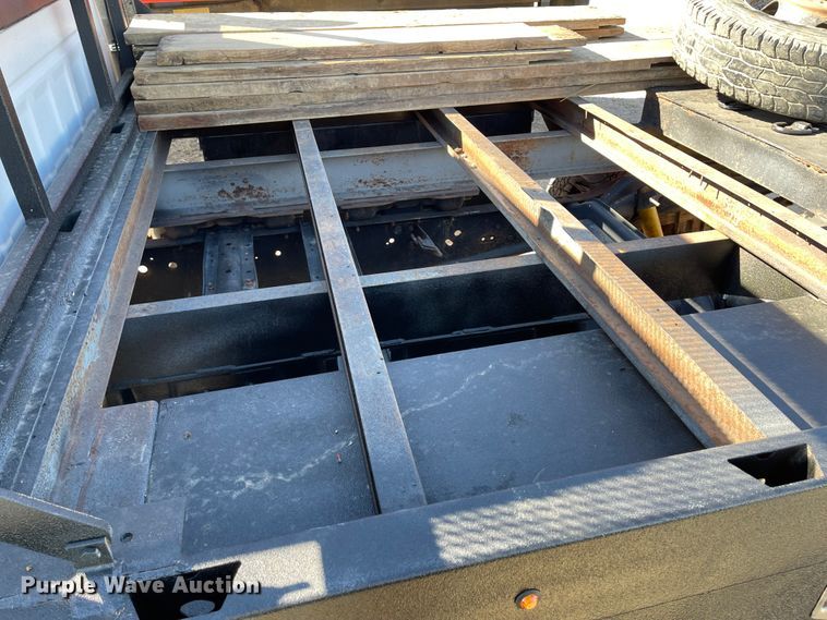 image for item IK9585 2002 Dodge Ram 3500  flatbed pickup truck