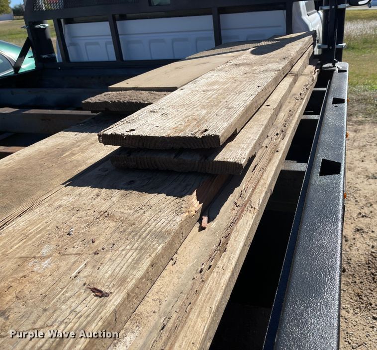 image for item IK9585 2002 Dodge Ram 3500  flatbed pickup truck