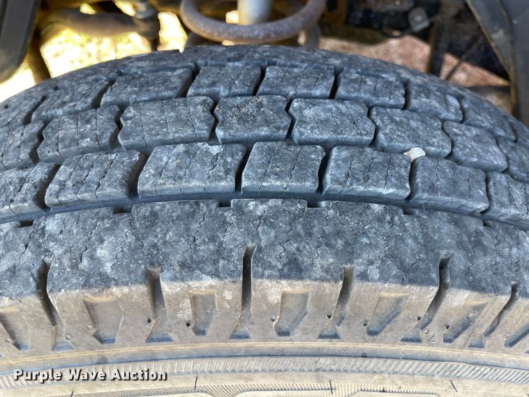 image for item IK9585 2002 Dodge Ram 3500  flatbed pickup truck