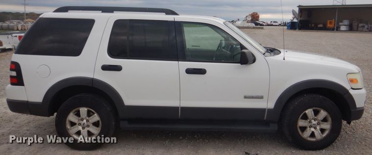 image for item IM9535 2006 Ford Explorer XLT  SUV