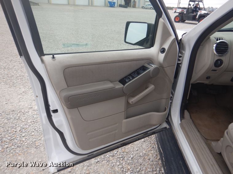 image for item IM9535 2006 Ford Explorer XLT  SUV