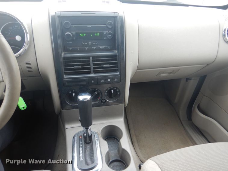 image for item IM9535 2006 Ford Explorer XLT  SUV