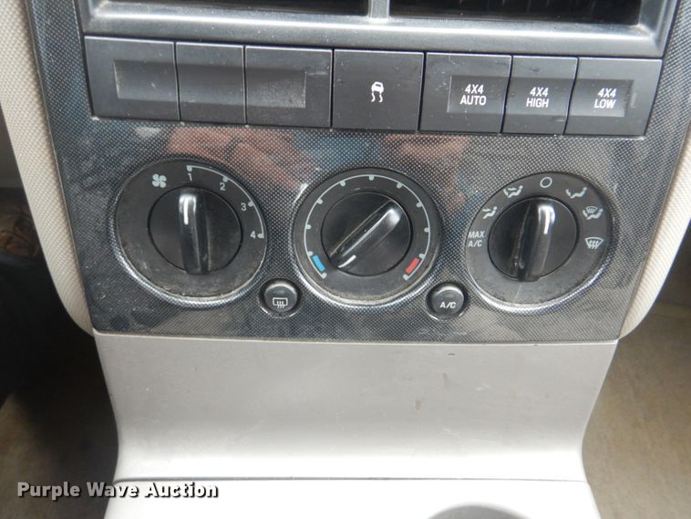 image for item IM9535 2006 Ford Explorer XLT  SUV