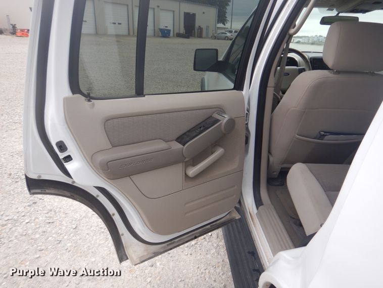 image for item IM9535 2006 Ford Explorer XLT  SUV