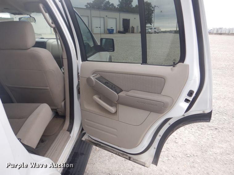 image for item IM9535 2006 Ford Explorer XLT  SUV