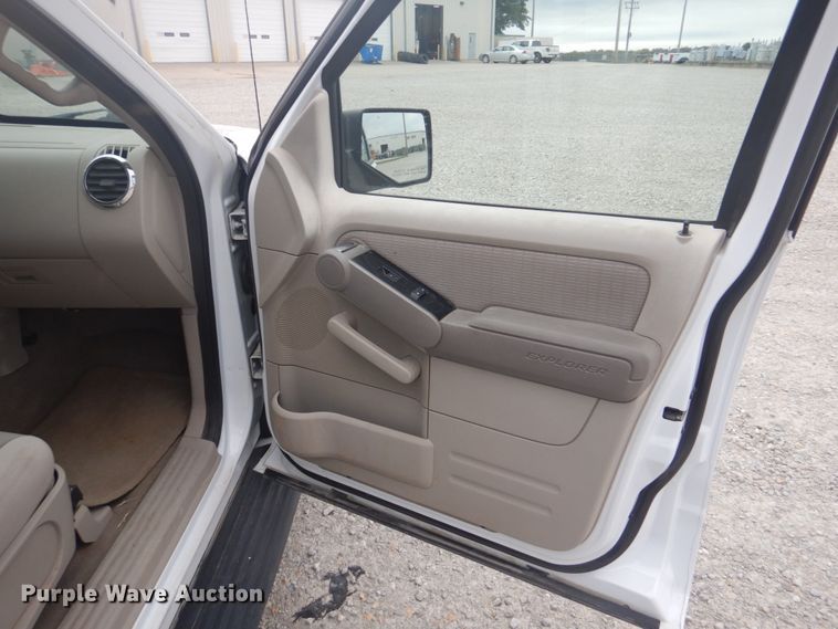 image for item IM9535 2006 Ford Explorer XLT  SUV