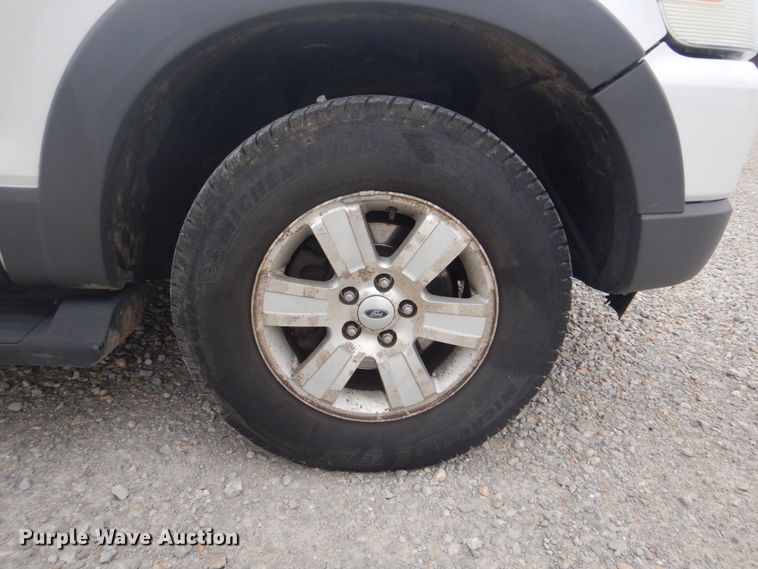 image for item IM9535 2006 Ford Explorer XLT  SUV