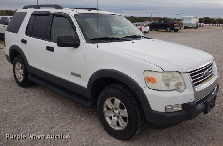 image for item IM9536 2006 Ford Explorer XLT  SUV