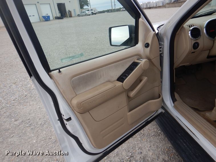 image for item IM9536 2006 Ford Explorer XLT  SUV