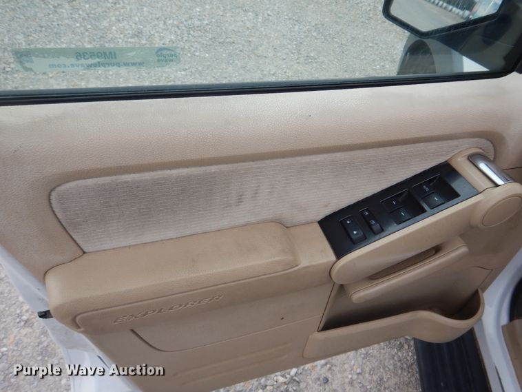 image for item IM9536 2006 Ford Explorer XLT  SUV