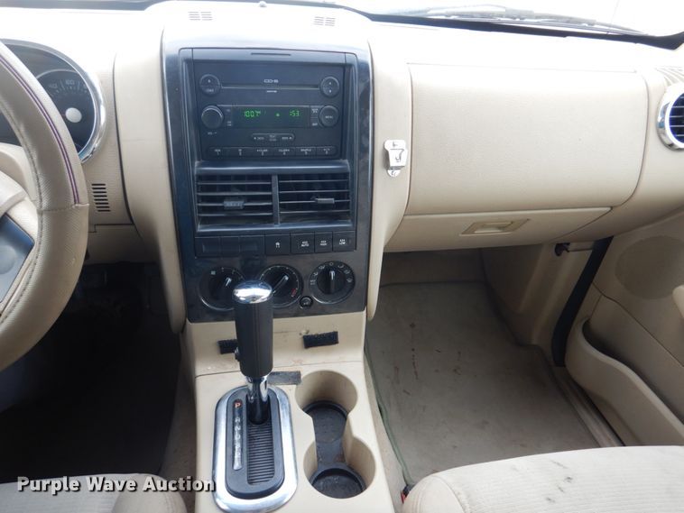 image for item IM9536 2006 Ford Explorer XLT  SUV