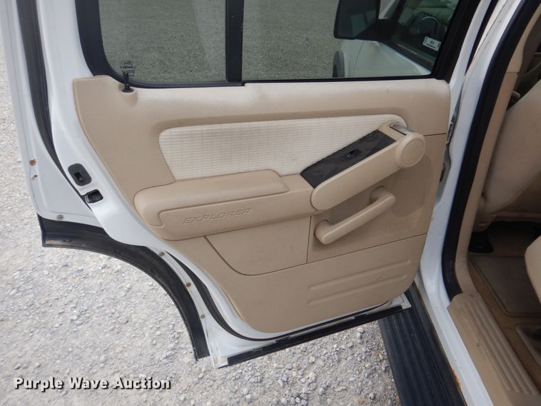 image for item IM9536 2006 Ford Explorer XLT  SUV