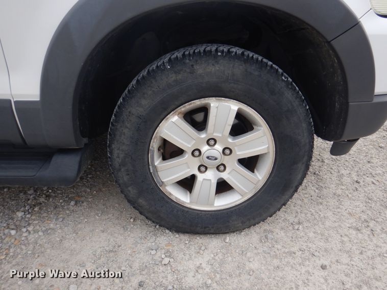 image for item IM9536 2006 Ford Explorer XLT  SUV