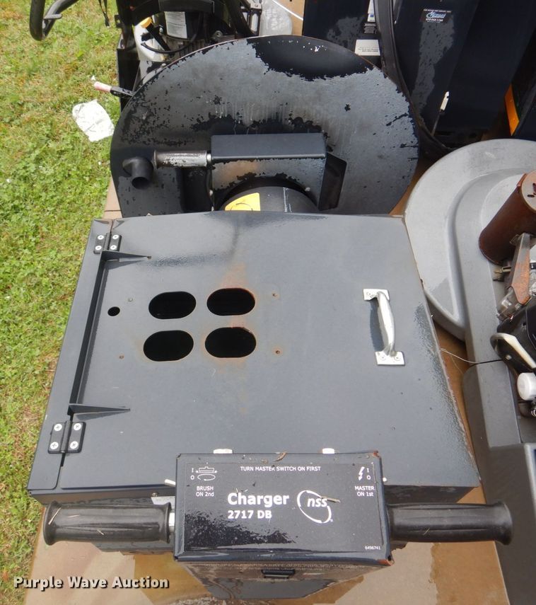 image for item IM9543 (5) floor buffers