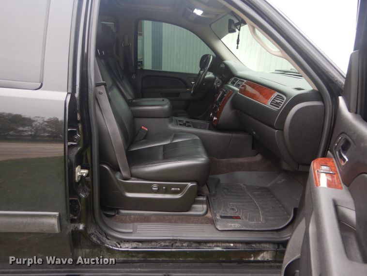 image for item IV9504 2011 Chevrolet Tahoe  SUV