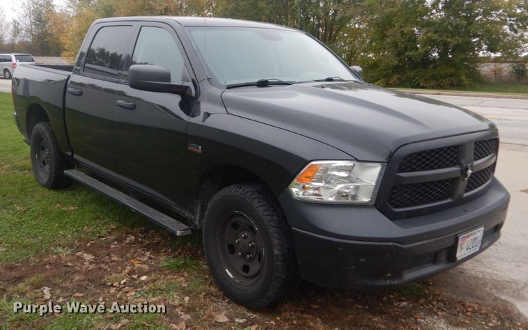 image for item IV9506 2016 Dodge Ram 1500  Crew Cab pickup truck