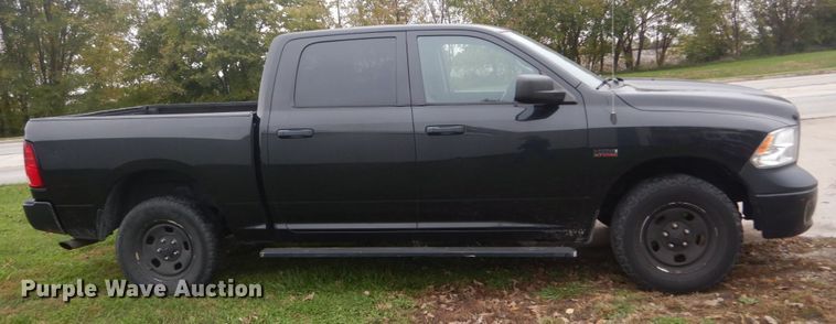 image for item IV9506 2016 Dodge Ram 1500  Crew Cab pickup truck