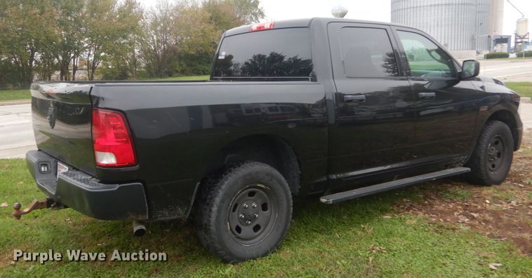 image for item IV9506 2016 Dodge Ram 1500  Crew Cab pickup truck