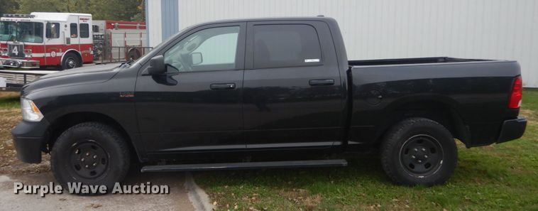 image for item IV9506 2016 Dodge Ram 1500  Crew Cab pickup truck