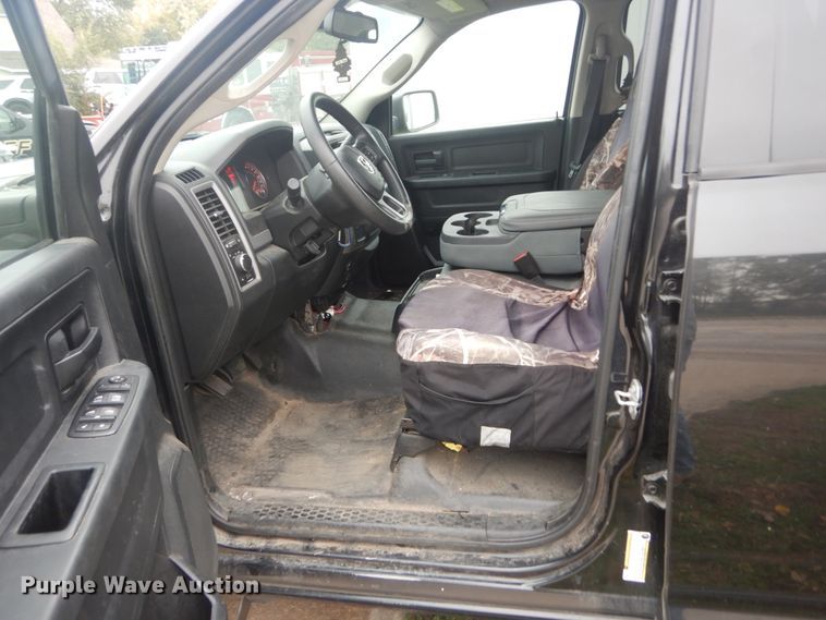 image for item IV9506 2016 Dodge Ram 1500  Crew Cab pickup truck