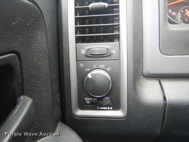 image for item IV9506 2016 Dodge Ram 1500  Crew Cab pickup truck