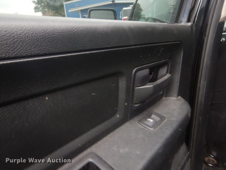 image for item IV9506 2016 Dodge Ram 1500  Crew Cab pickup truck