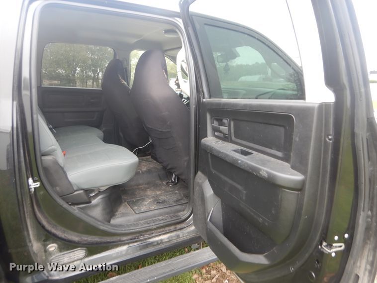 image for item IV9506 2016 Dodge Ram 1500  Crew Cab pickup truck