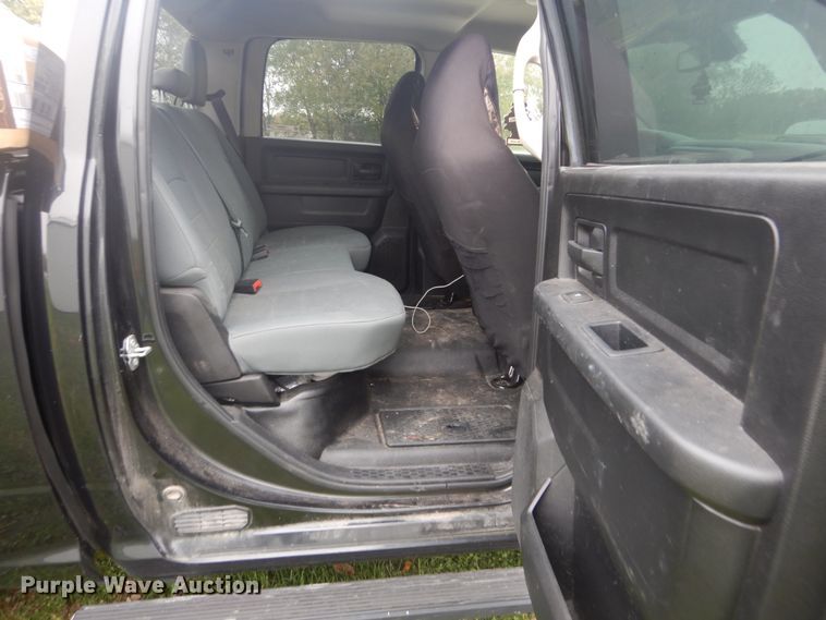 image for item IV9506 2016 Dodge Ram 1500  Crew Cab pickup truck