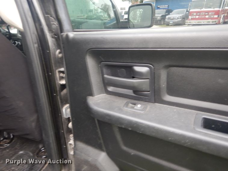 image for item IV9506 2016 Dodge Ram 1500  Crew Cab pickup truck