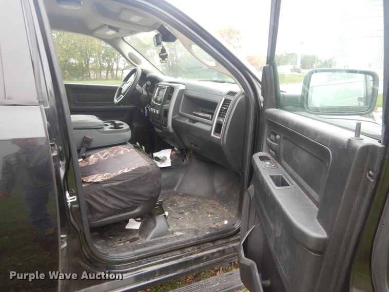 image for item IV9506 2016 Dodge Ram 1500  Crew Cab pickup truck