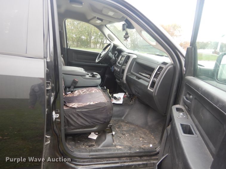 image for item IV9506 2016 Dodge Ram 1500  Crew Cab pickup truck