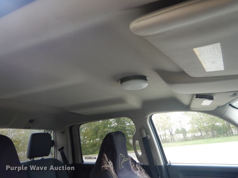 image for item IV9506 2016 Dodge Ram 1500  Crew Cab pickup truck