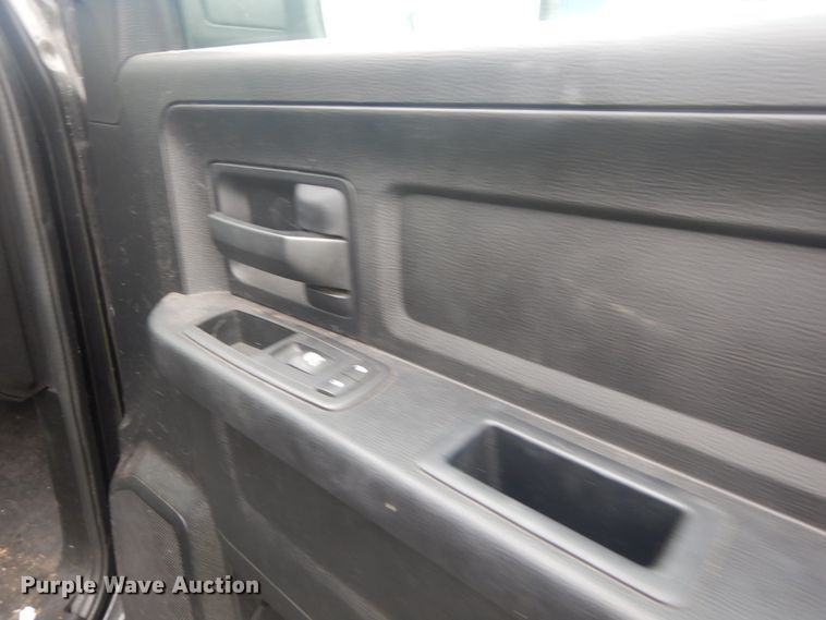 image for item IV9506 2016 Dodge Ram 1500  Crew Cab pickup truck