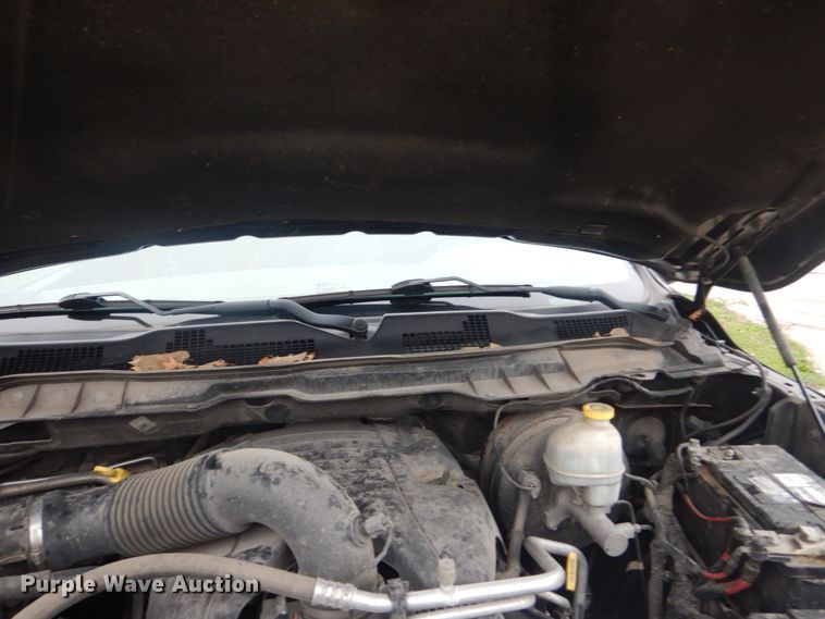 image for item IV9506 2016 Dodge Ram 1500  Crew Cab pickup truck