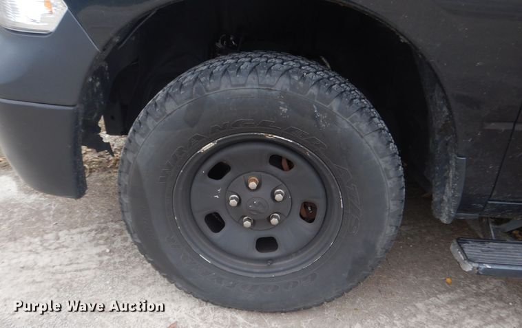 image for item IV9506 2016 Dodge Ram 1500  Crew Cab pickup truck