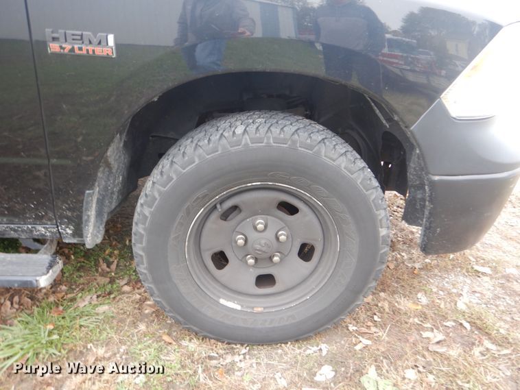 image for item IV9506 2016 Dodge Ram 1500  Crew Cab pickup truck