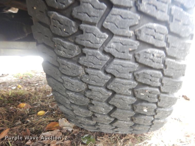 image for item IV9506 2016 Dodge Ram 1500  Crew Cab pickup truck