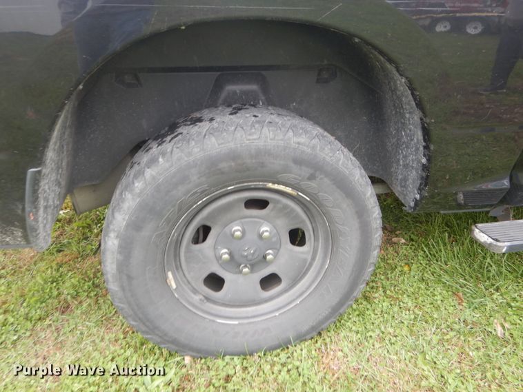 image for item IV9506 2016 Dodge Ram 1500  Crew Cab pickup truck