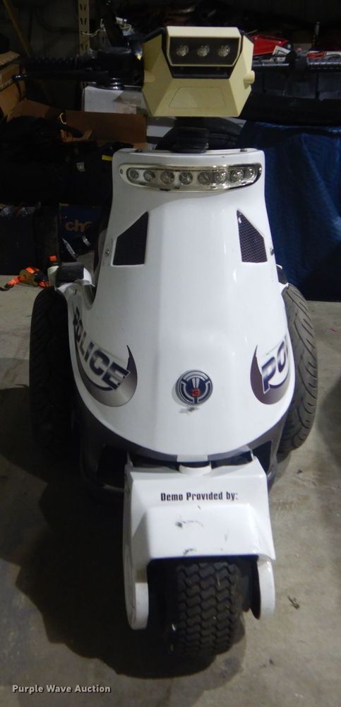 image for item IV9507 2001 T3 Motion  segway