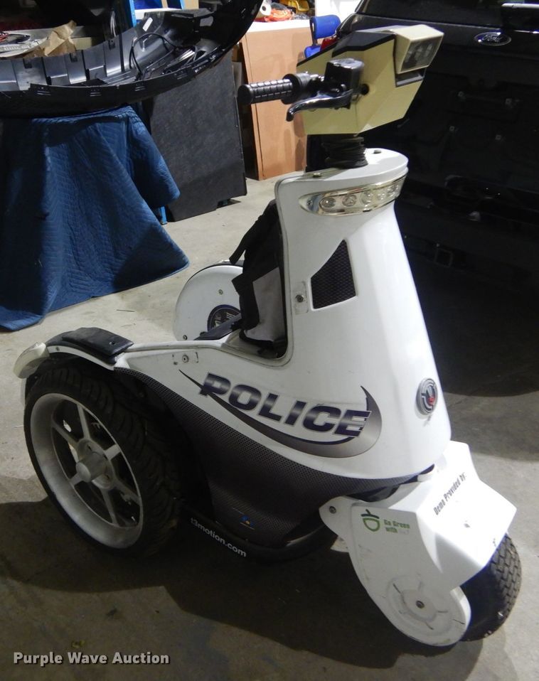 image for item IV9507 2001 T3 Motion  segway